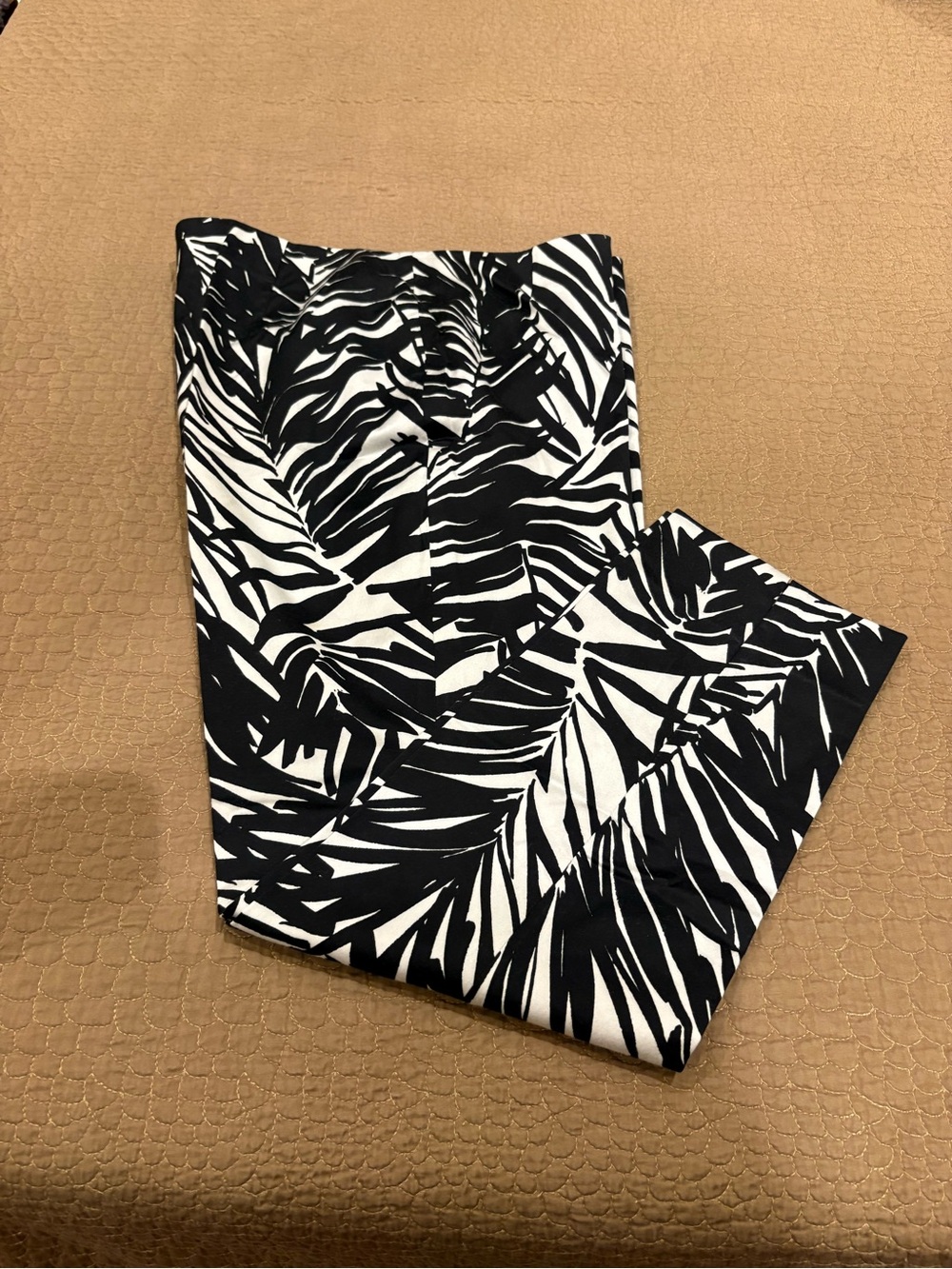 Lafayette 148 New York Black and White Palm-Print Stratton Pant